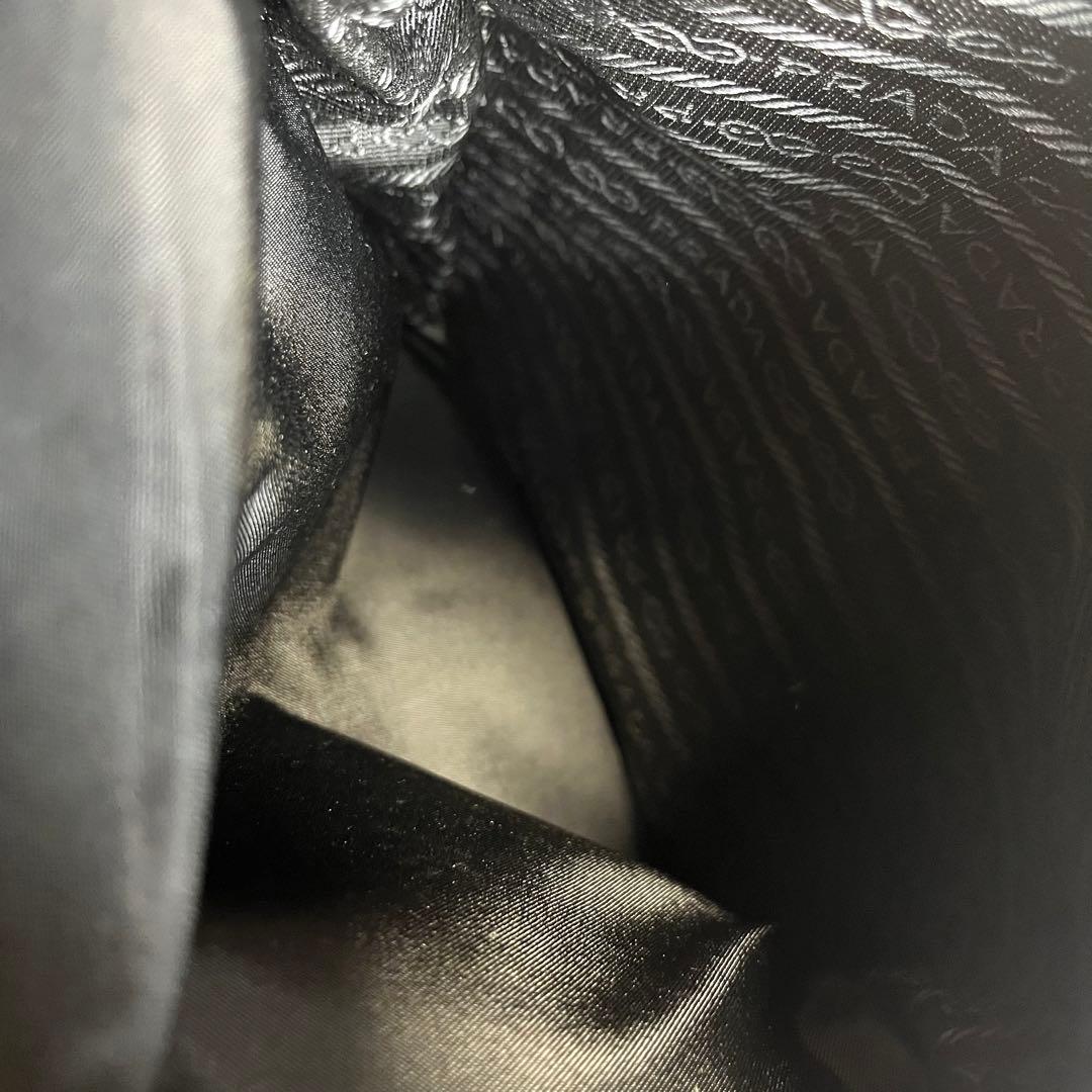 美品✨ プラダ メッセンジャーバッグ 三角ロゴ 黒 レザー ナイロン A4収納