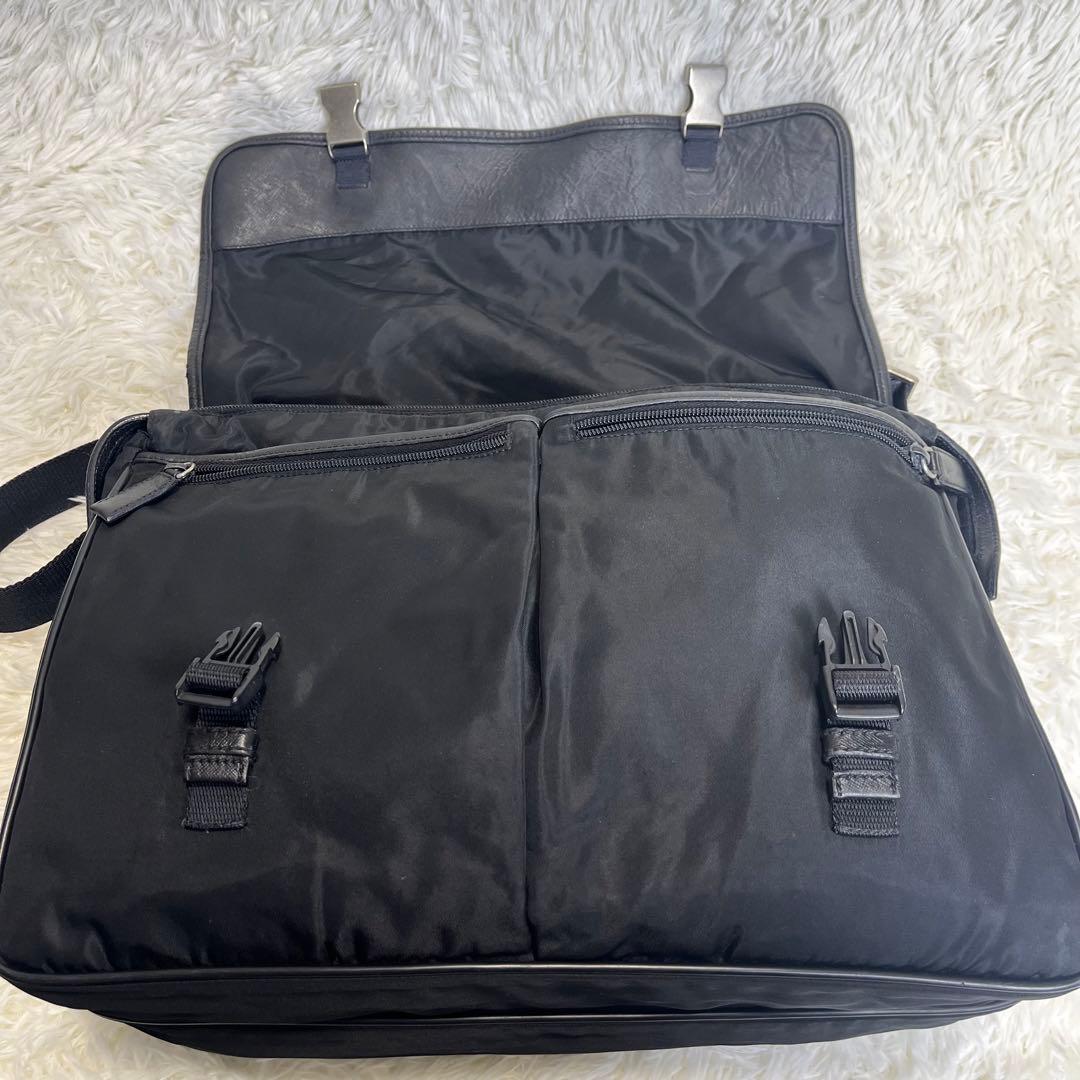 美品✨ プラダ メッセンジャーバッグ 三角ロゴ 黒 レザー ナイロン A4収納