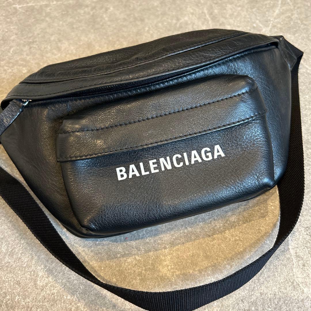 早い者勝ち！バレンシアガ　ウエストバッグ　斜めがけ