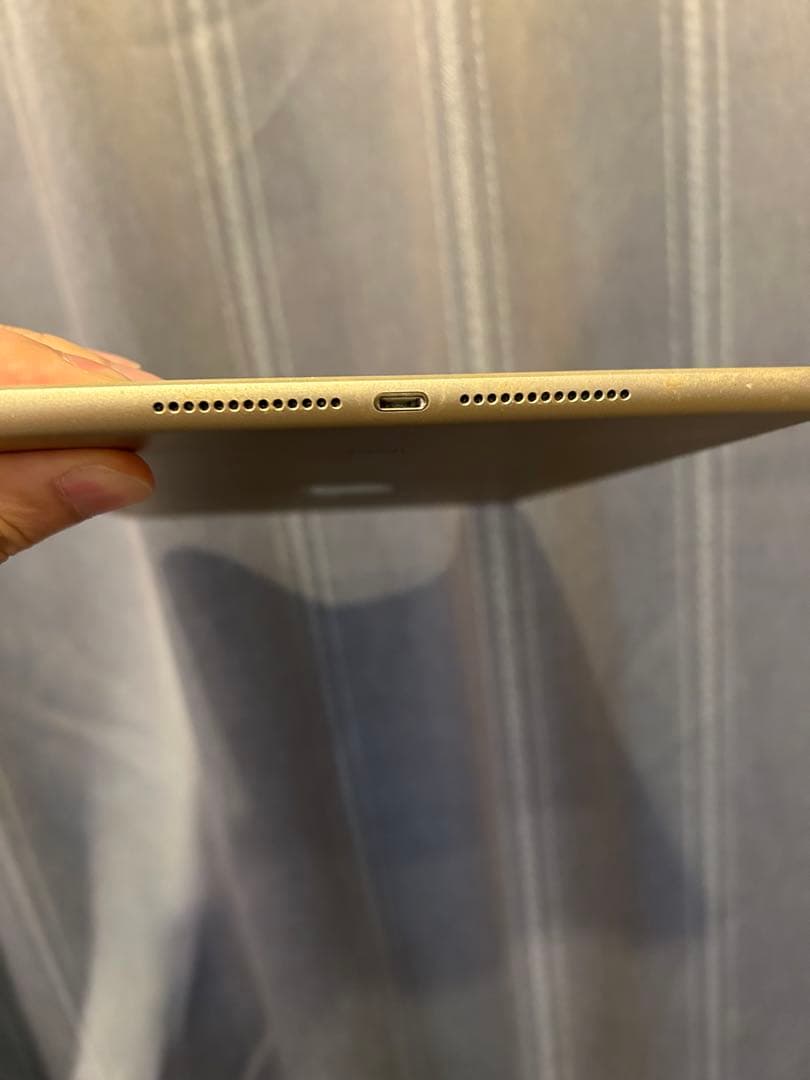 iPad 9.7無印32GB Gold celler 第五世代 本体のみ