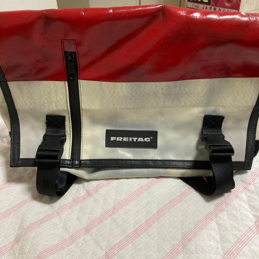 FREITAG メッセンジャーバッグ 赤/白　JOE ショルダーパッド付き