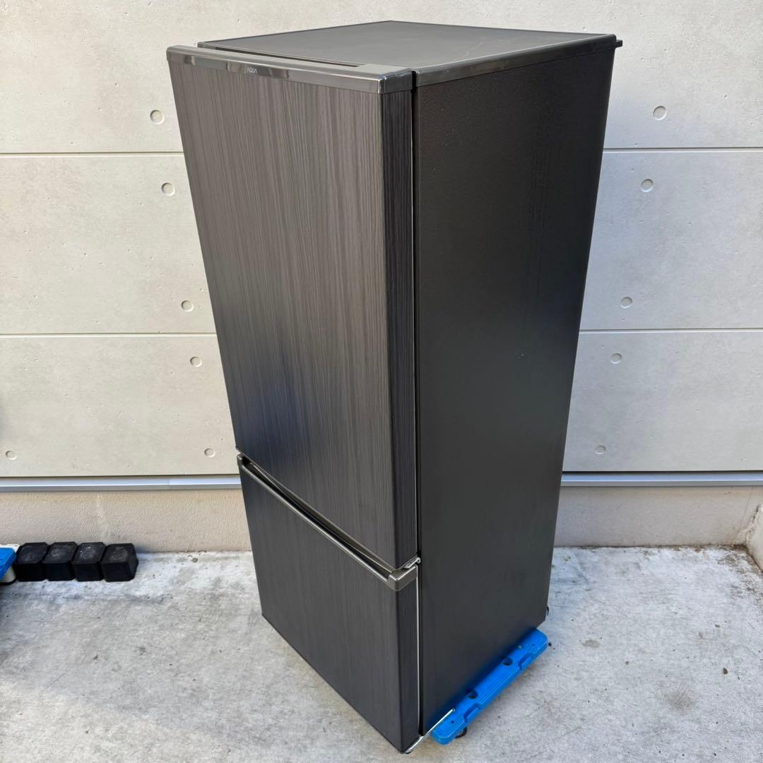 118⭐️2022年製美品★アクア冷蔵庫　木目　ブラウン　大型200L　一人暮らし