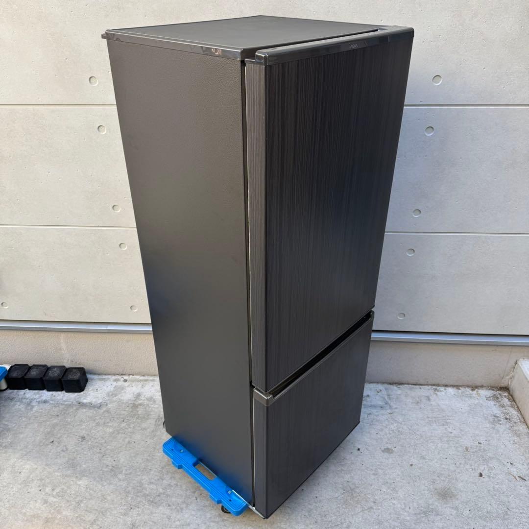 118⭐️2022年製美品★アクア冷蔵庫　木目　ブラウン　大型200L　一人暮らし