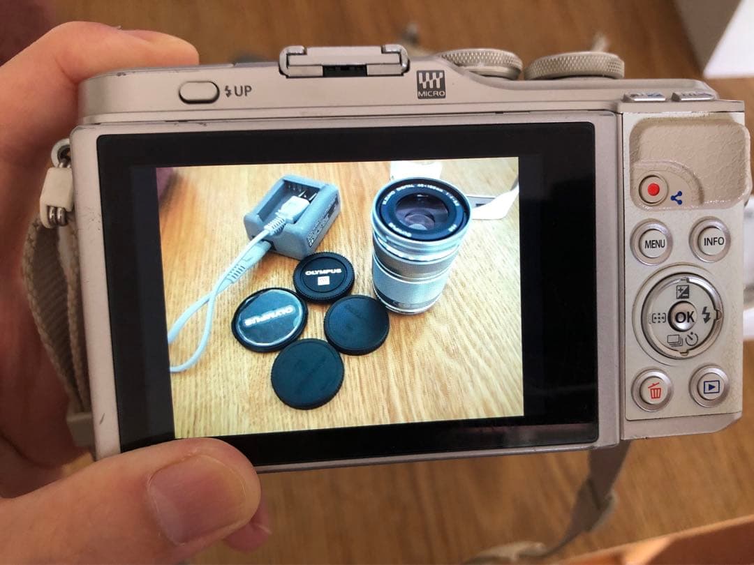 OLYMPUS PEN E-PL9 ホワイト