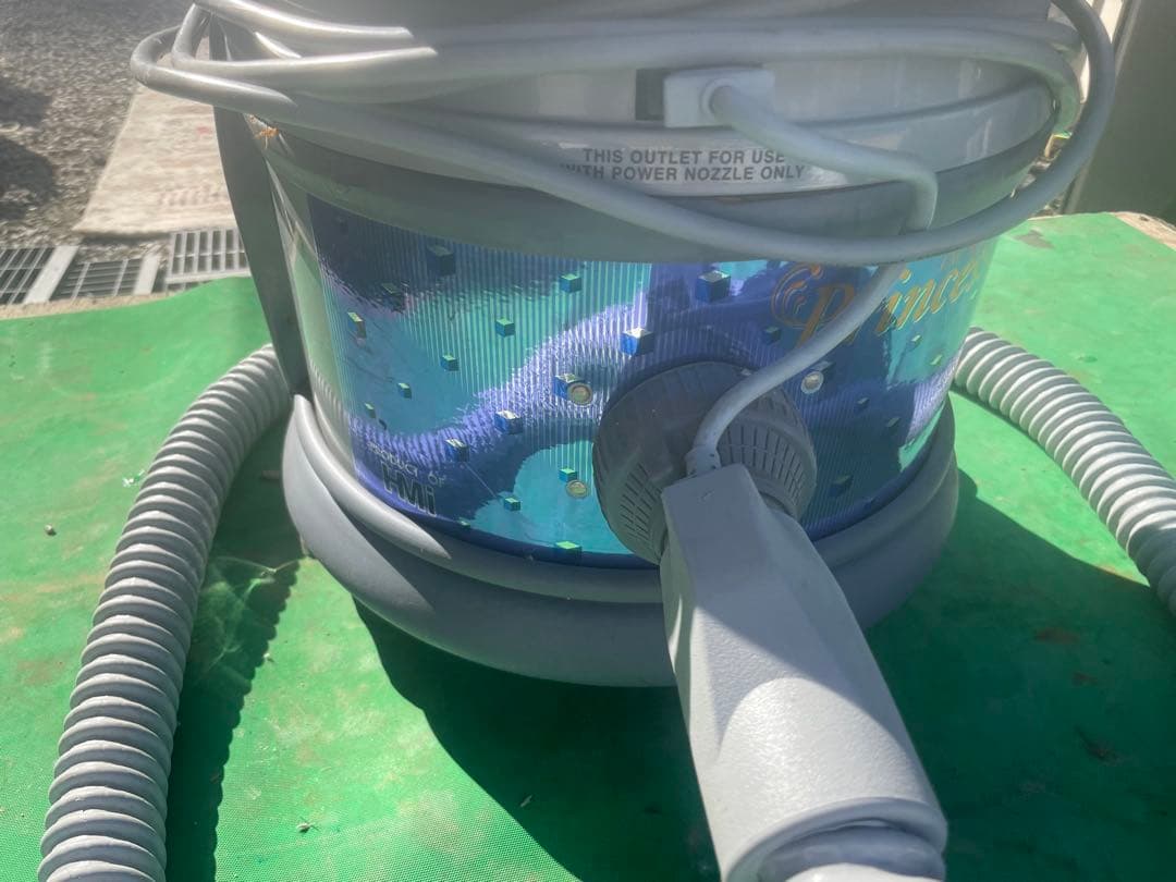 アメリカ製　業務用の乾湿両用掃除機