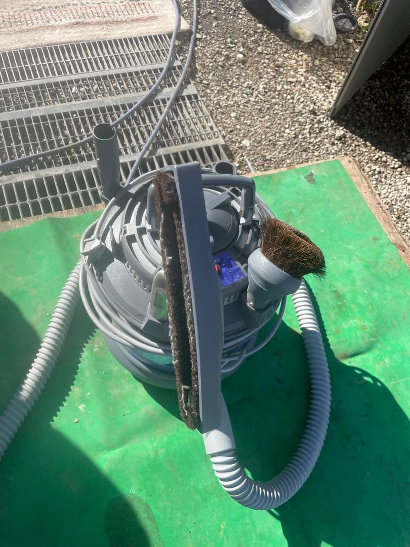 アメリカ製　業務用の乾湿両用掃除機