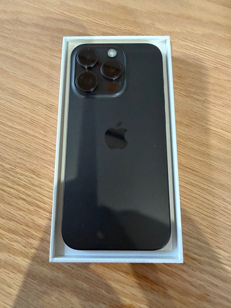 美品！Apple iPhone 15 Pro ブラックチタニウム 128GB