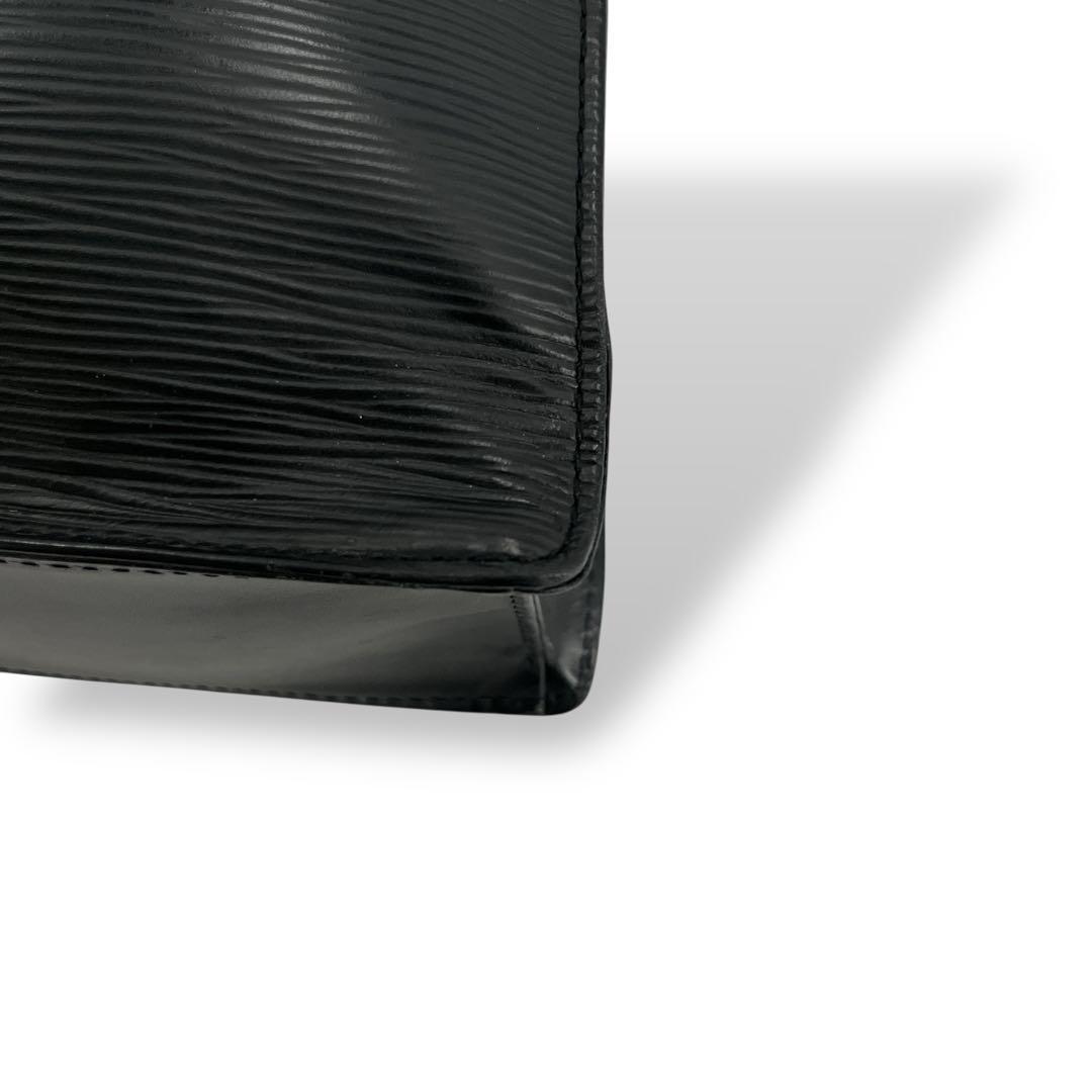 ルイヴィトン　サックプラ　ハンドバッグ　トートバッグ　エピ　ブラック　A4収納可