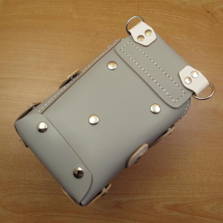 ライトグレー＆ホワイト　９丁差し　本革シザーケース　SCA-243/CHA