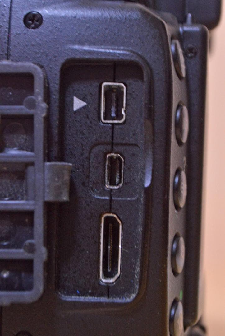 Nikon D5000 バッテリー、充電器、ストラップ