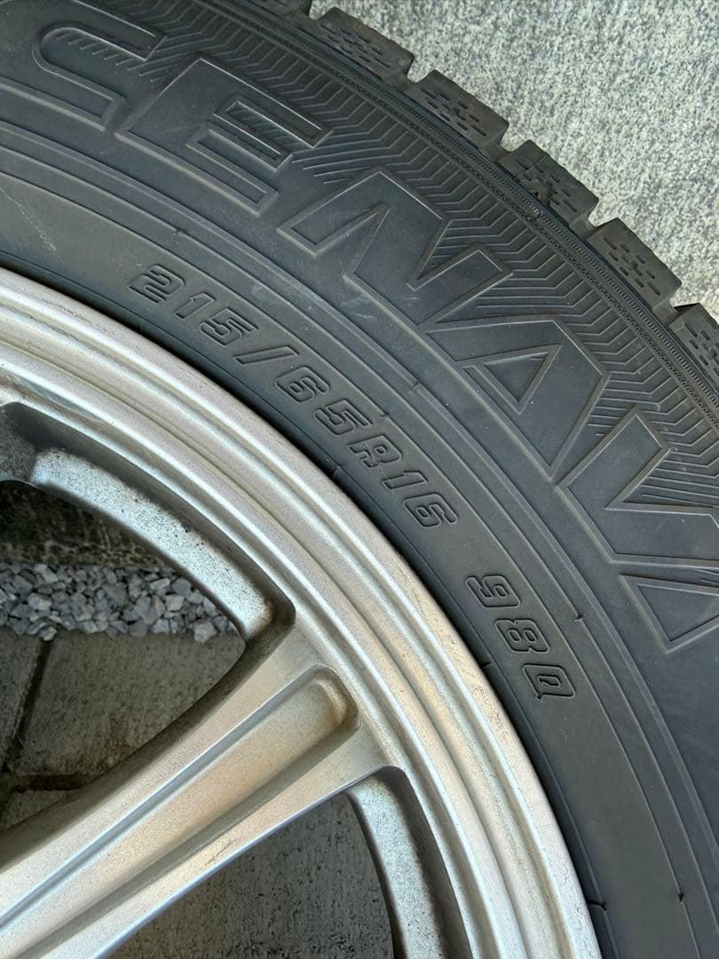 送料込み215/65R16 2022年製　溝7mm　アルミ付きスタッドレス
