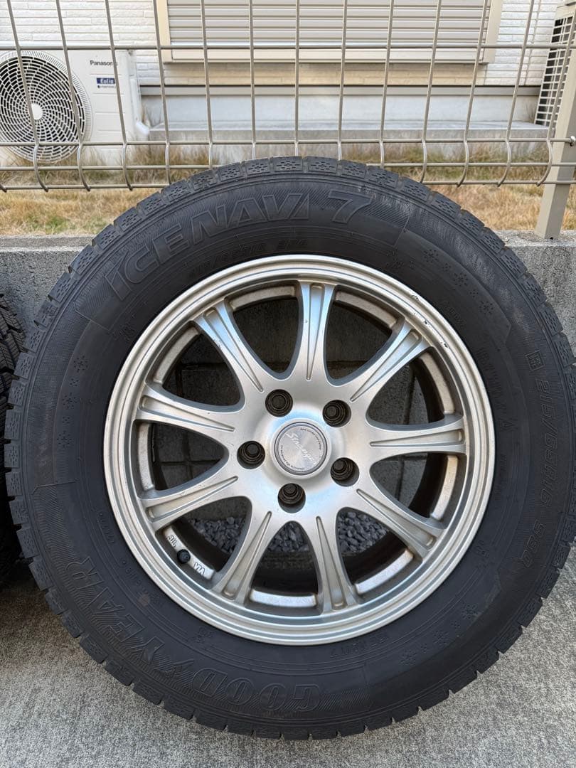 送料込み215/65R16 2022年製　溝7mm　アルミ付きスタッドレス