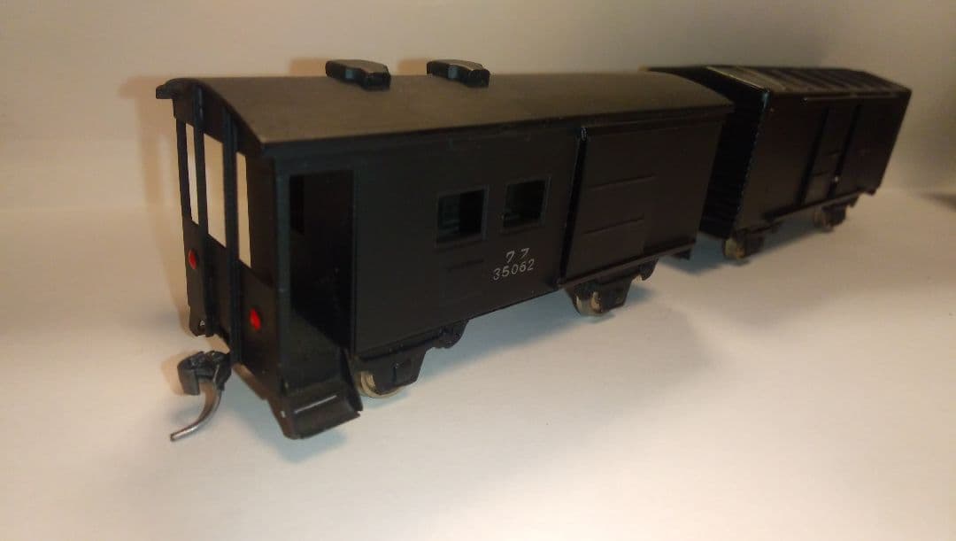 HOゲージ　エンドウ　DD13+2軸貨車4両