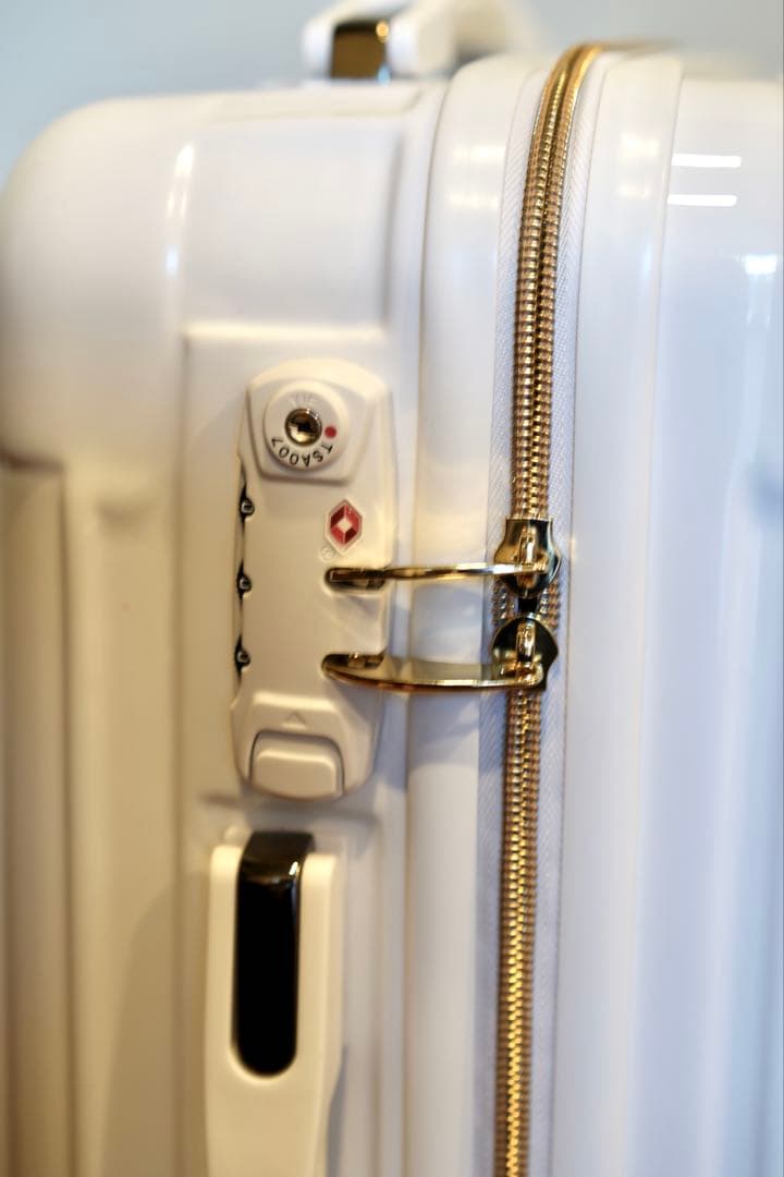 【ゆう】muta 中型スーツケース ホワイト