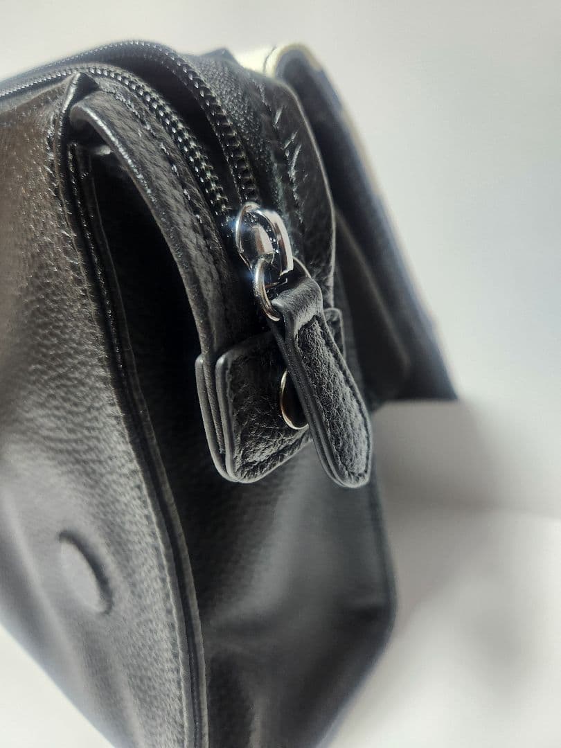 【美品】ear PAPILLONNER 本革 レザーショルダーバッグ ブラック