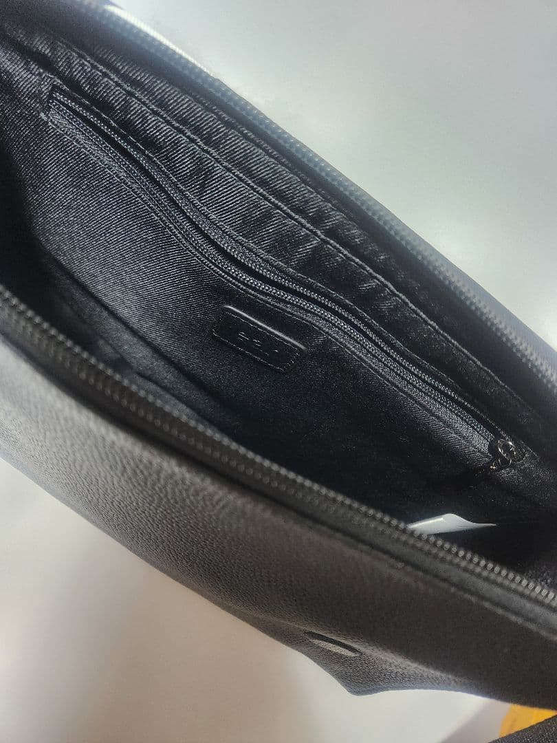 【美品】ear PAPILLONNER 本革 レザーショルダーバッグ ブラック