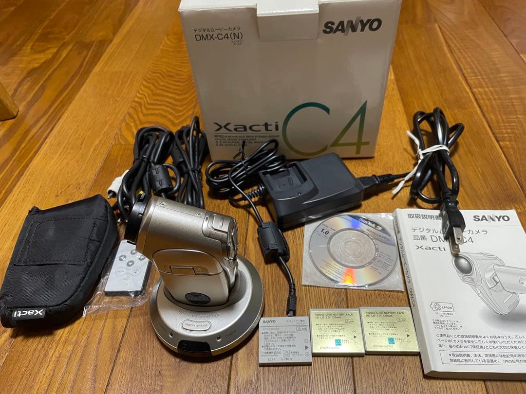 【美品】SANYO Xacti C4 デジタルビデオカメラ／箱・バッテリー✖️3