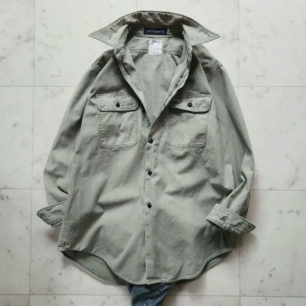 マディソンブルー ハンプトンバックサテン 長袖シャツ カーキ ゆったりめ