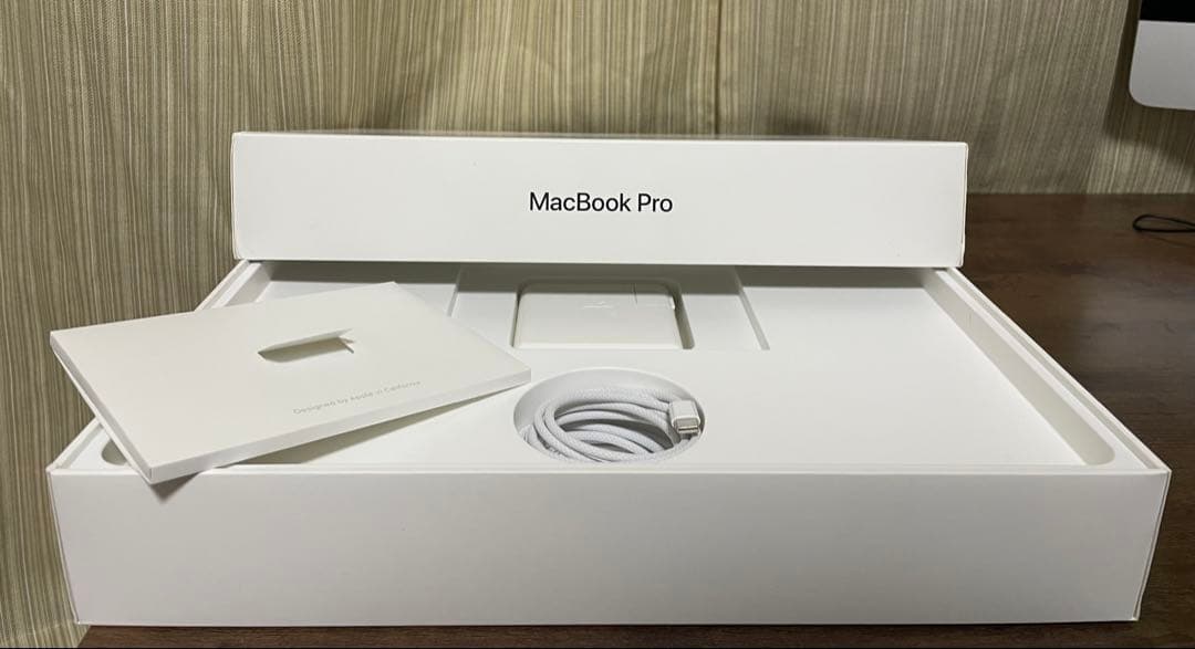 美品 MacBook Pro 2020 13インチ TouchBar 付き