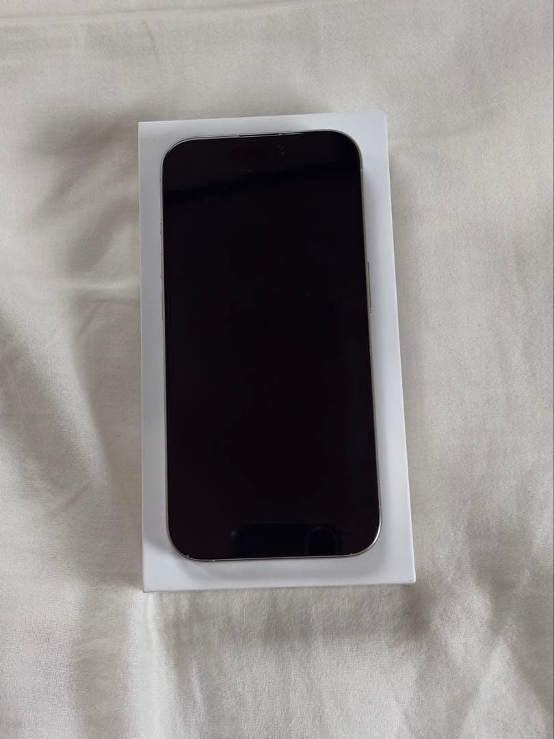 iPhone 15 Pro 256gb ホワイトチタニウム本体 バッテリー89%