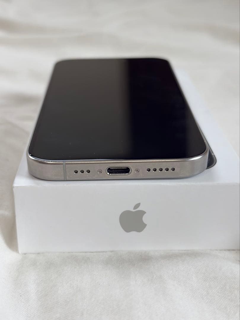 iPhone 15 Pro 256gb ホワイトチタニウム本体 バッテリー89%