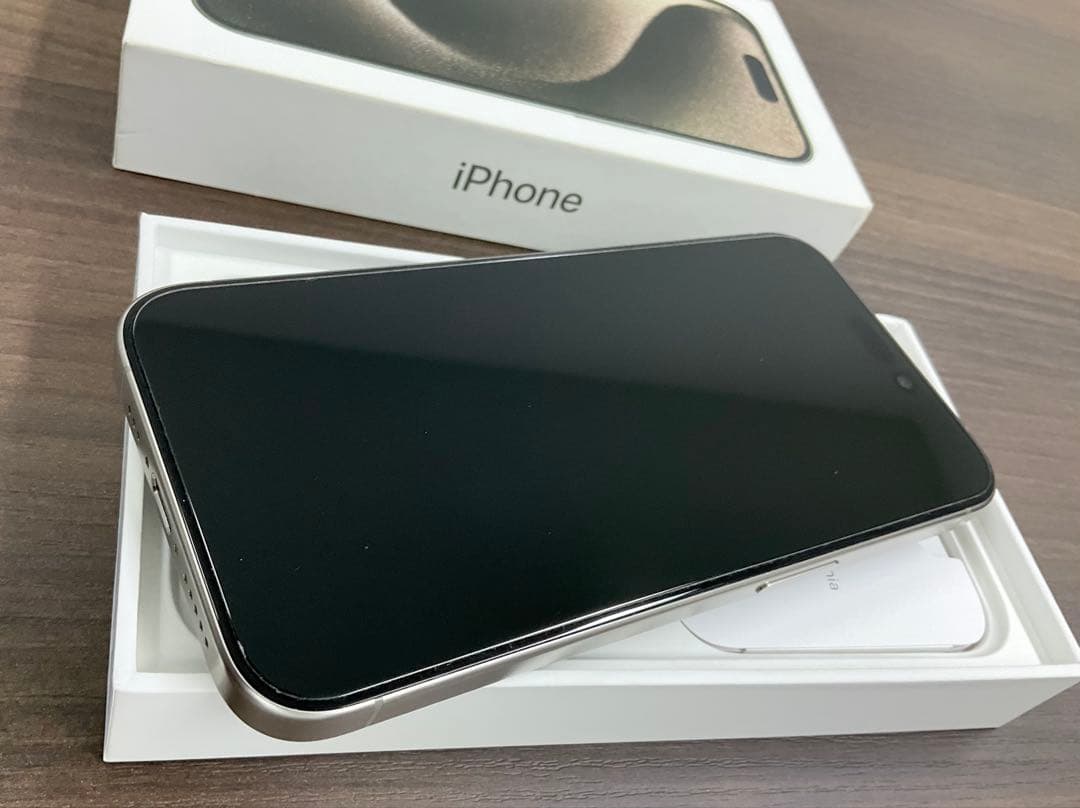 【超美品】iPhone15 Pro ナチュナルチタニウム 256GB