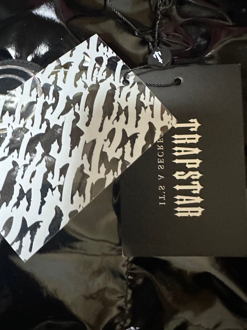 ス*き様 TRAPSTAR ブラックダウンジャケット