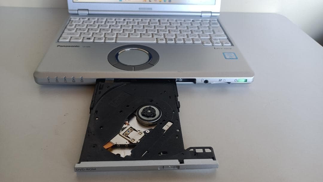 ノートパソコンPanasonic第七世代Core i5 SSD256Gメモリ8G