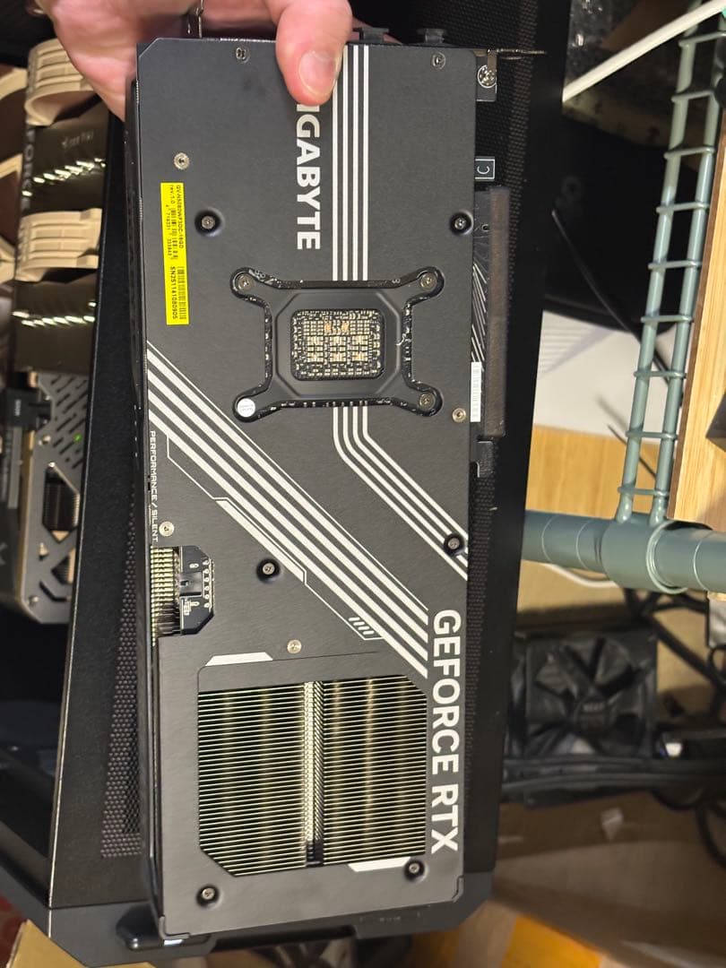 グラフィックボード・グラボ・ビデオカード GIGABYTE RTX5080 WINDFORCE OC SFF 16G