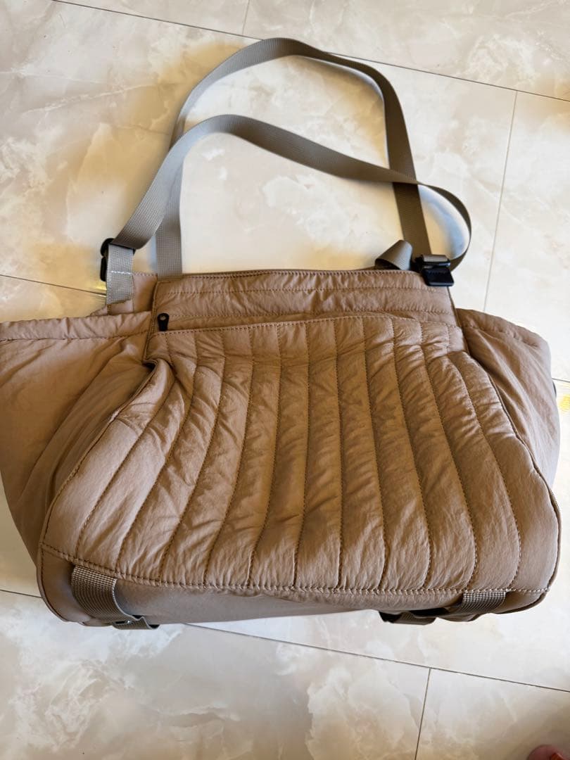 美品◆一度使用のみ◆グレージュ キルティング マザーズバッグ