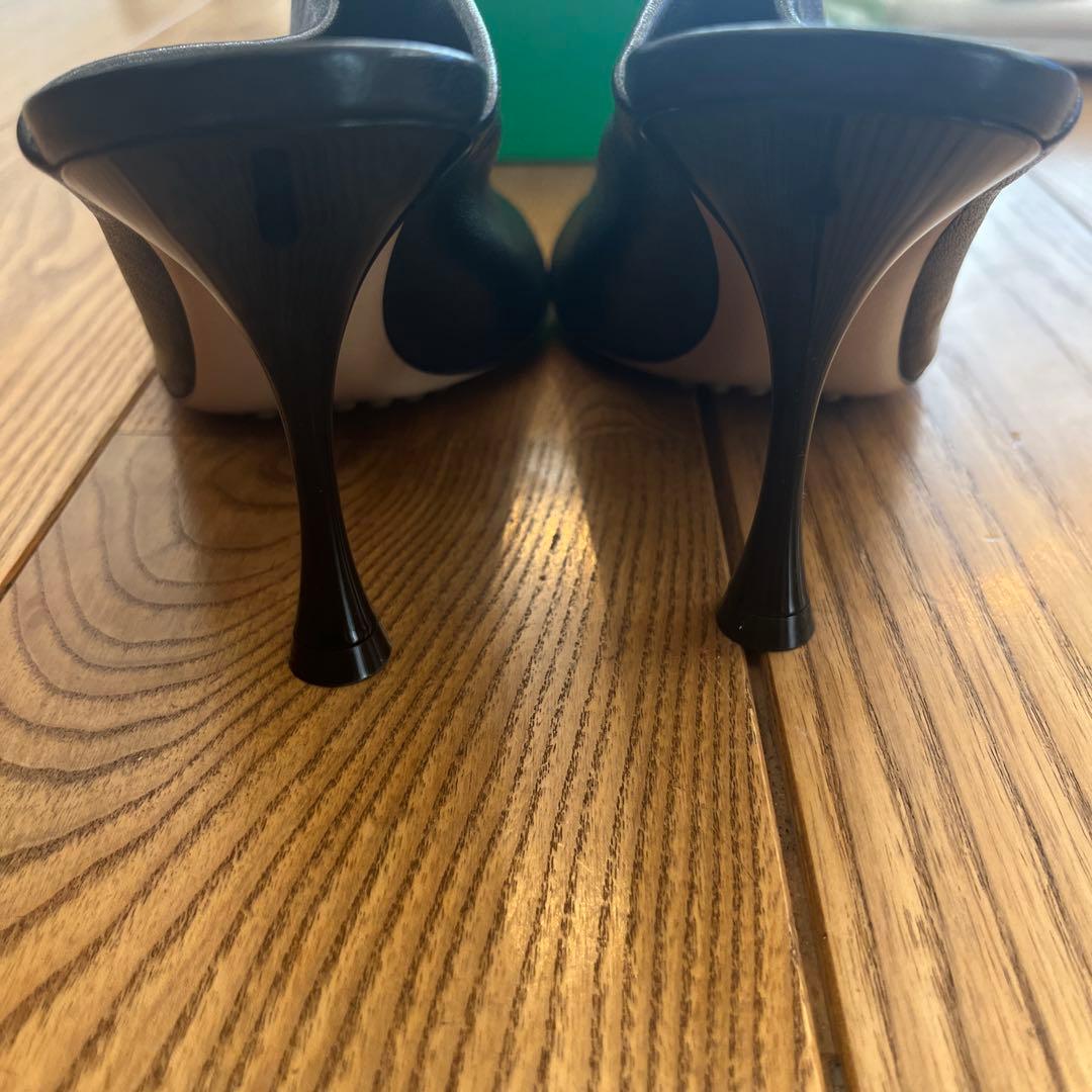 新品未使用！Bottega Veneta ブラック レザー ミュール 37