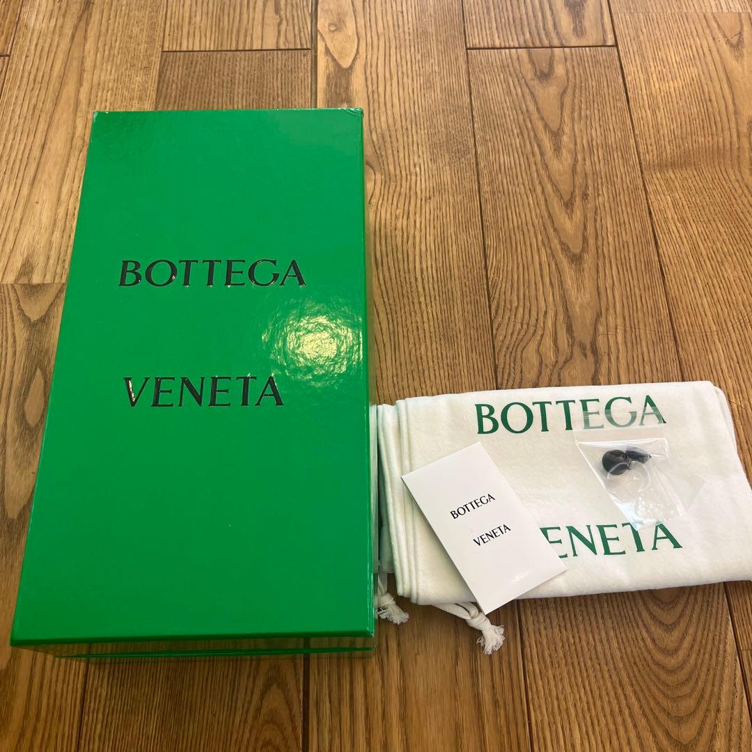 新品未使用！Bottega Veneta ブラック レザー ミュール 37