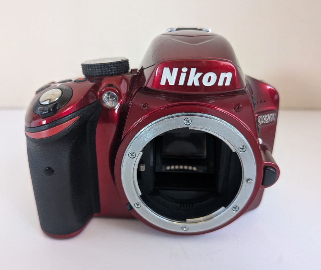 【訳あり大特価】Nikon D3200 レッド 本体と付属品