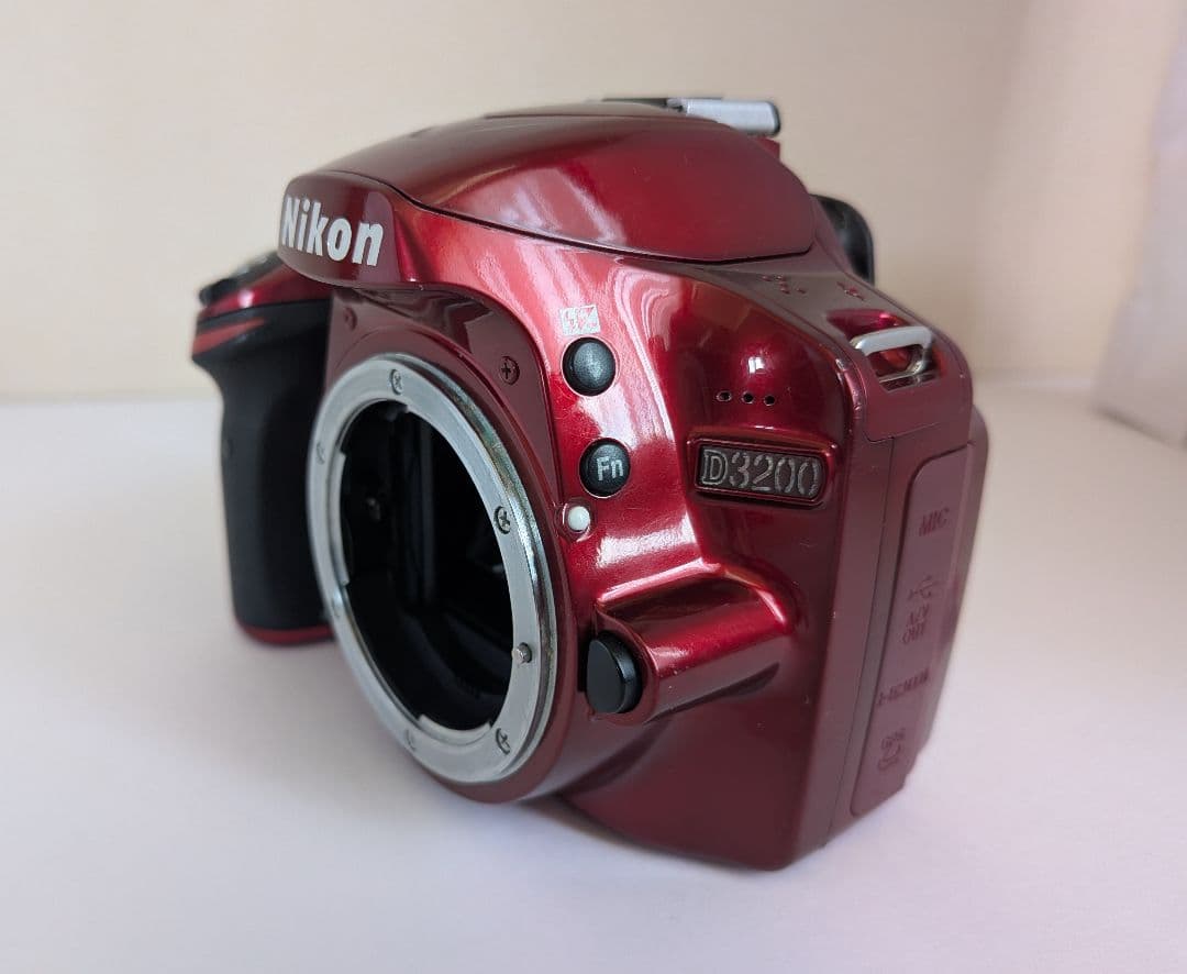 【訳あり大特価】Nikon D3200 レッド 本体と付属品