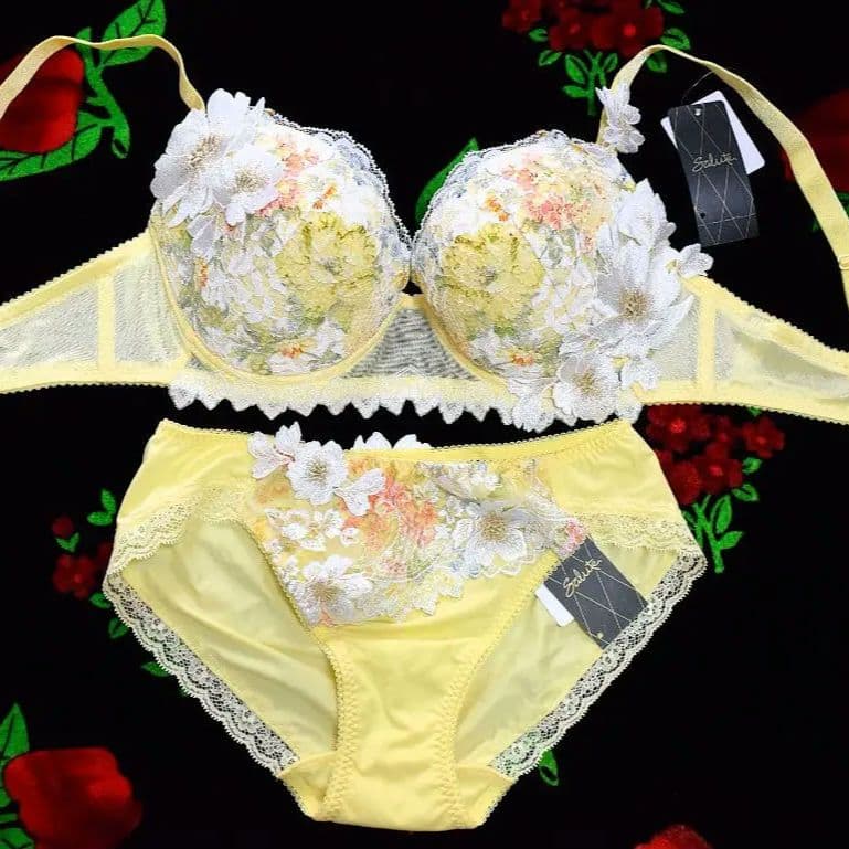 新品・タグ付き☆ワコール☆サルート☆０１G青春コメディ☆ＹＥ☆Ｆ７５＆ショーツＬ