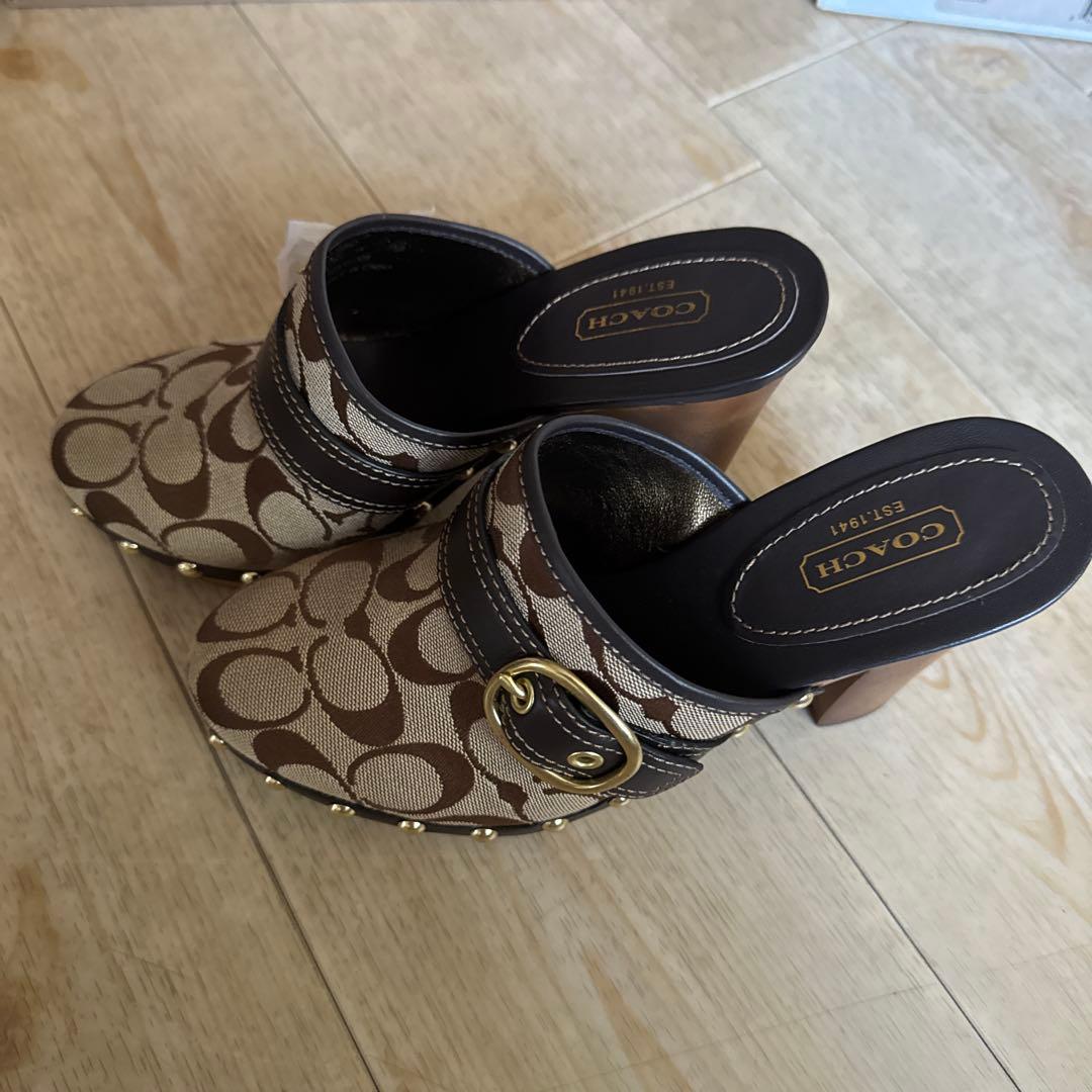 COACH ロゴデザイン サボサンダル　ブラウン　太ヒール　スタッズ付き