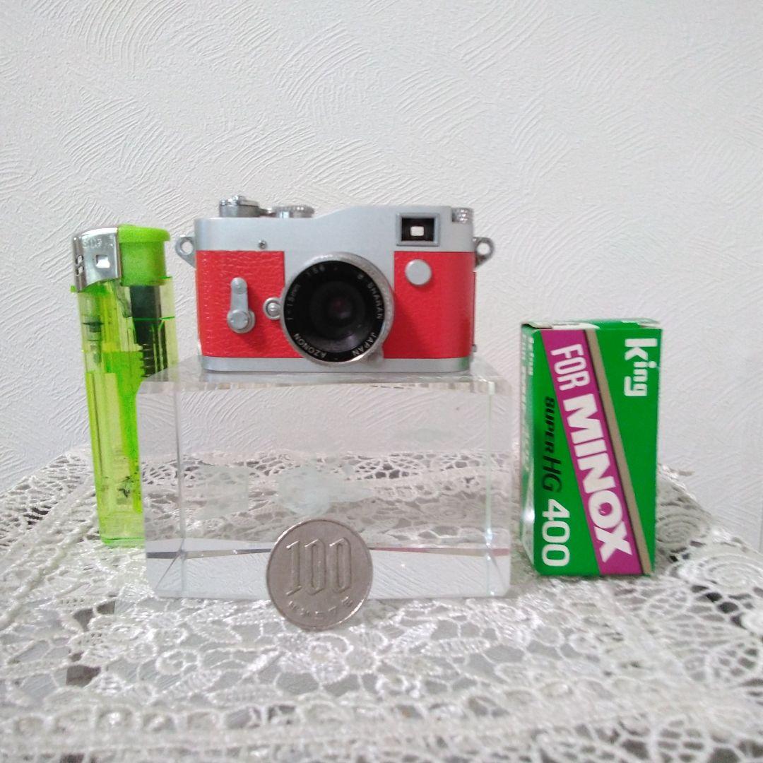 ミニチュアのフィルムで写せるカメラ