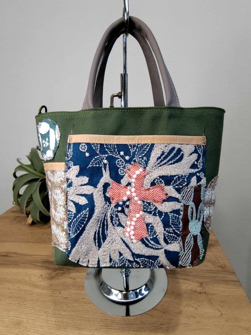 ミナペルホネン /タンバリンクロスカケラパッチ/しきりトートSサイズ/カーキ