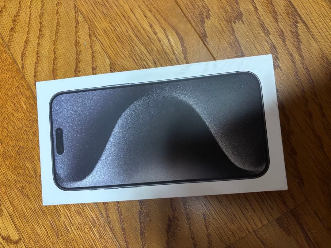 iPhone 15プロマックス　画面ひび割れあり