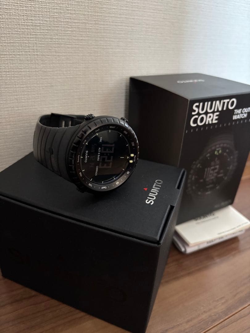 【SUUNT】SUUNTO CORE デジタル腕時計 ブラック ※付属品つき