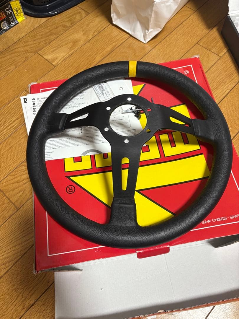 モモ(Momo) ステアリング MOD.08 35パイ