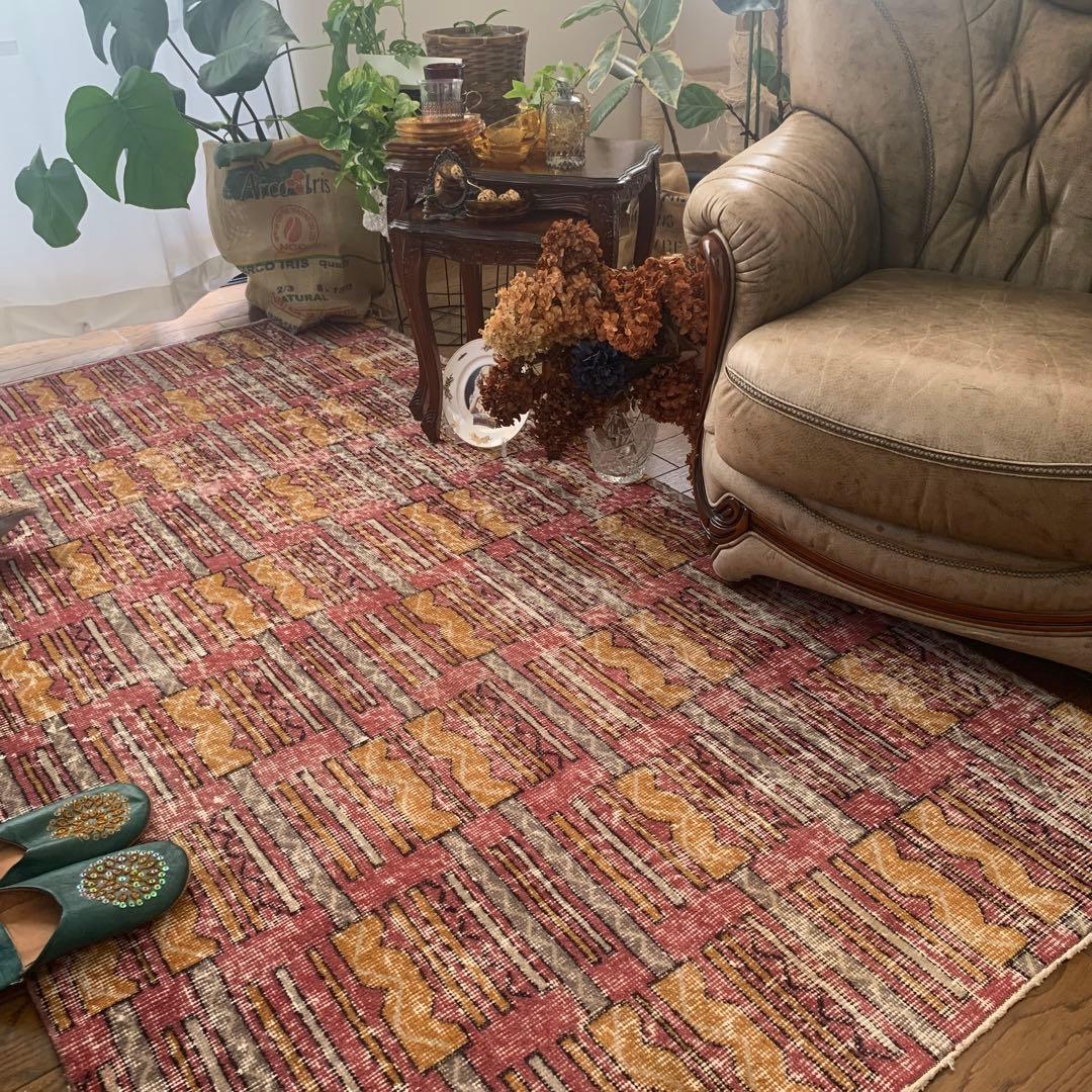 トルコヴィンテージラグ　213×117 レア　ジオメタリック　レトロピンク