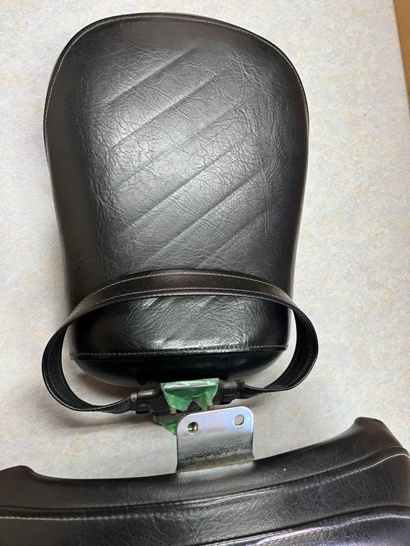 イントルーダークラシック400 シート