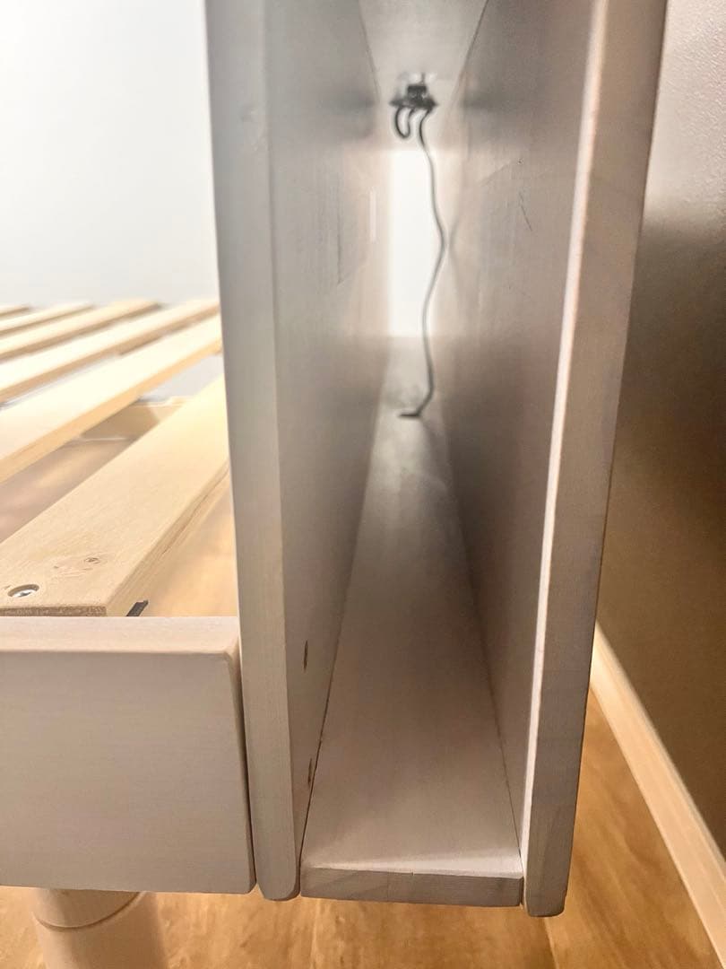 限定値下！ホワイト セミダブル　すのこベッドフレーム 3段階高さ調節付き　宮付