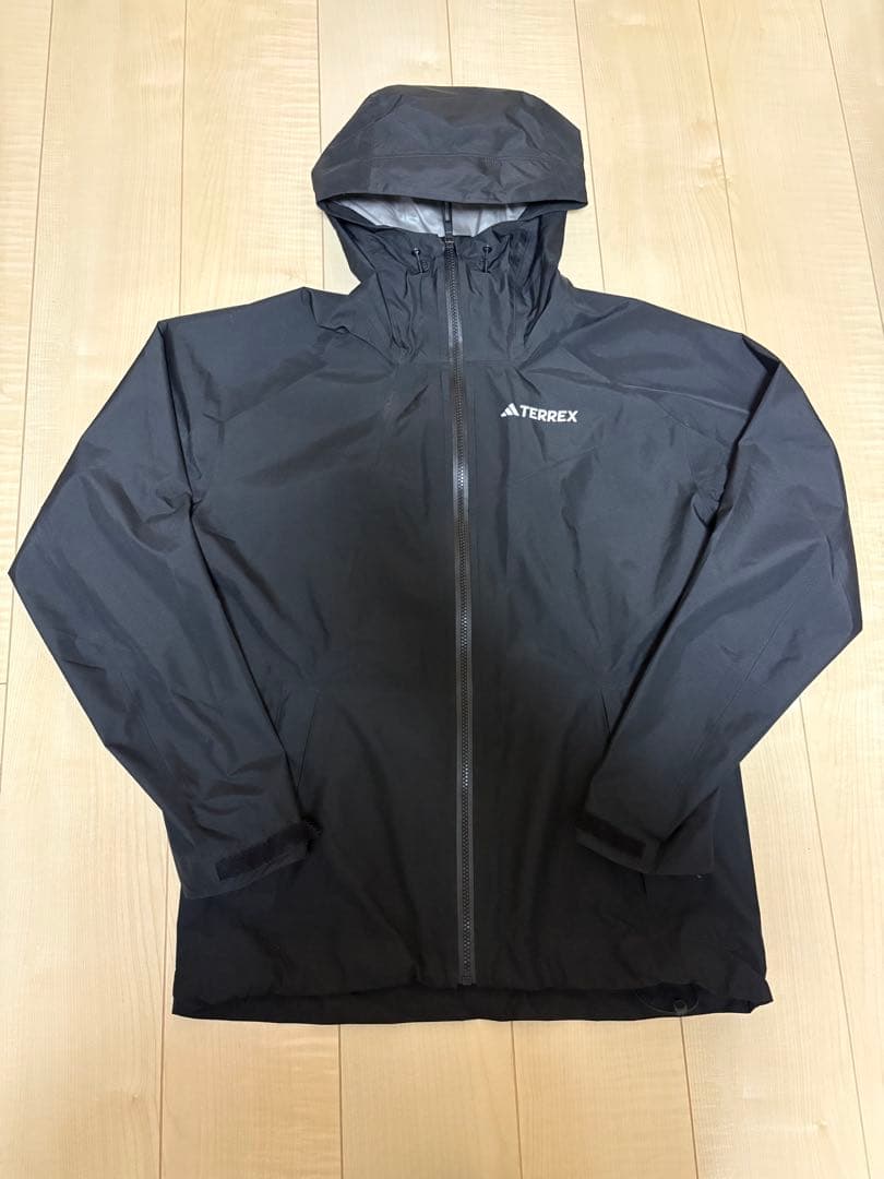 adidasTERREX ブラック マウンテンパーカー