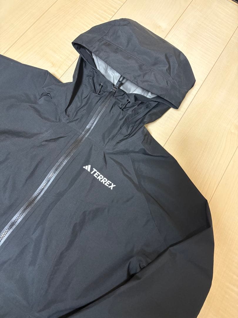 adidasTERREX ブラック マウンテンパーカー