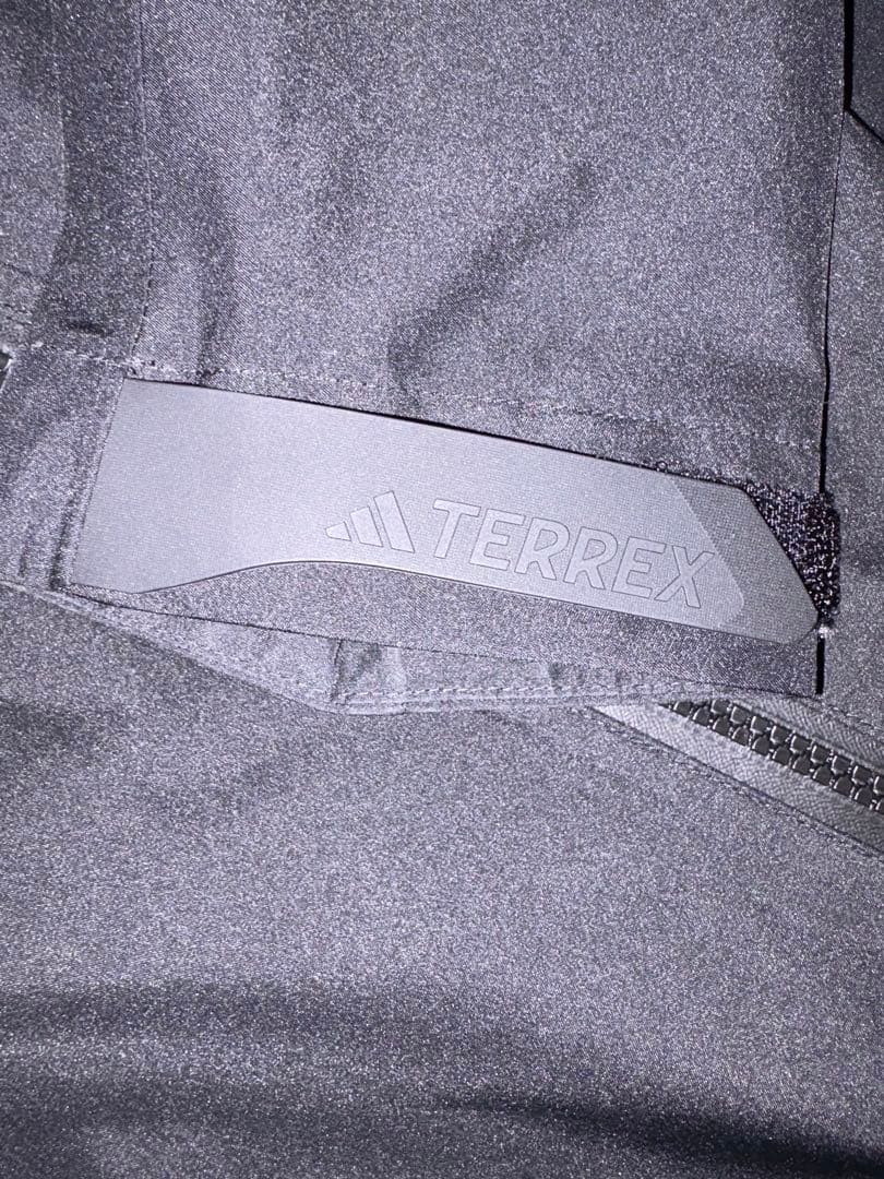 adidasTERREX ブラック マウンテンパーカー