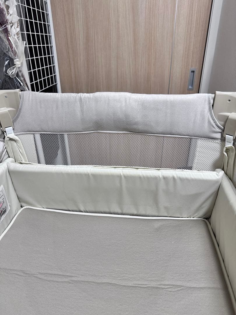 アップリカココネルエアープラスABホワイトベージュBEキャスター付きベビーベッド