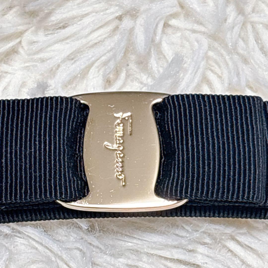 Salvatore Ferragamo フェラガモ　ブラック×ゴールド　バレッタ