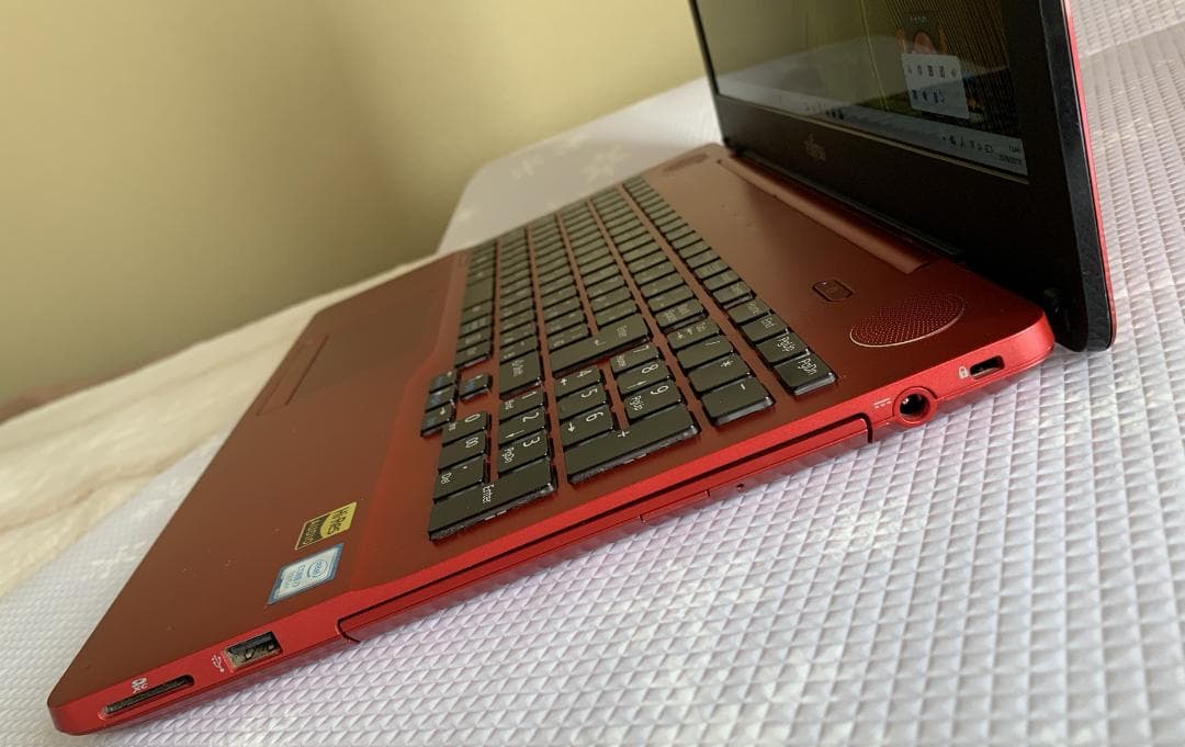 富士通 LIFEBOOK 赤ノートPC Core i7 Full HD